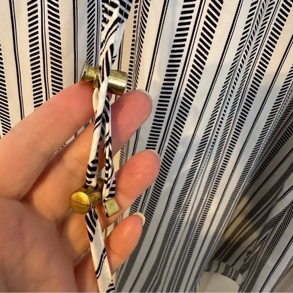 H&M Dress Striped Black & White Feathered Print Drawstring Waist V-Neck Size 14 - Picture 7 of 12